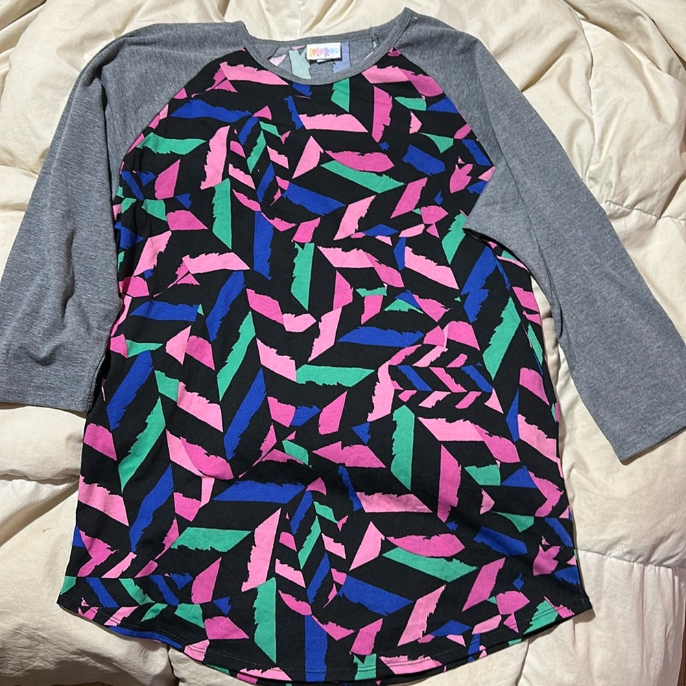 LuLaRoe Randy in an abstract print 3/4 length sleeves